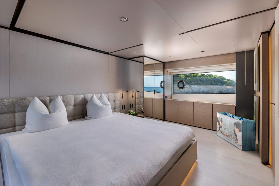Custom Line Navetta 33 - Sieckmann Yachts