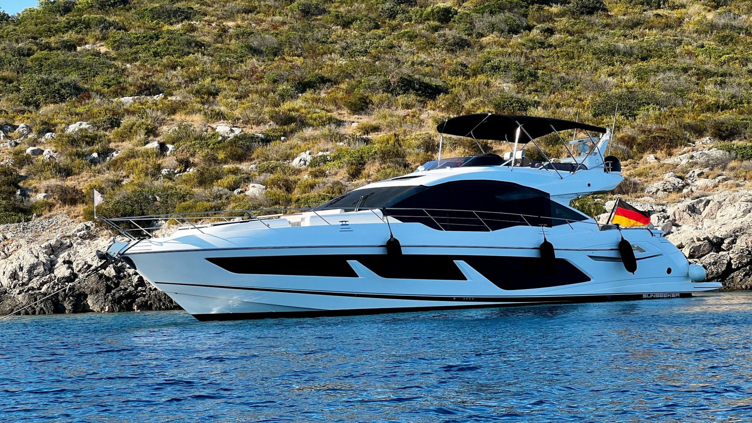 Sunseeker Predator 82
